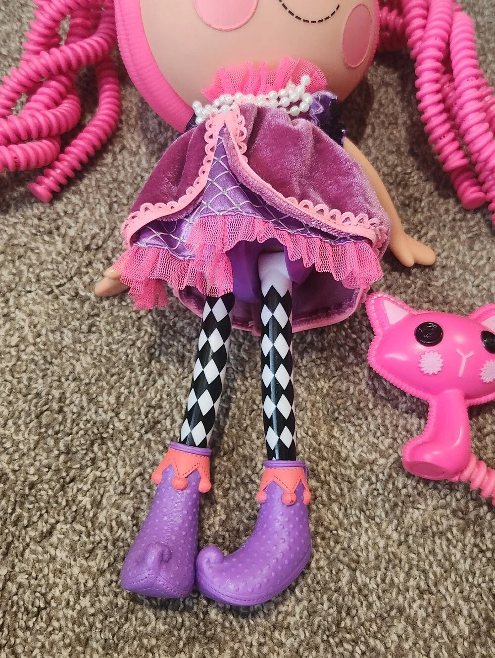 Lalaloopsy Confetti Carnivale Silly Hair Doll w Mask, Pet Cat, Hair Accessories